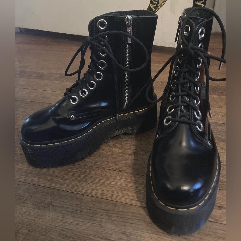 Dr. Martens Jadon Max size 7, platform boots